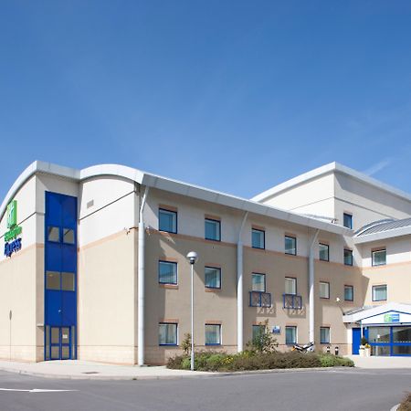 Holiday Inn Express Cardiff Airport, An Ihg Hotel Esterno foto