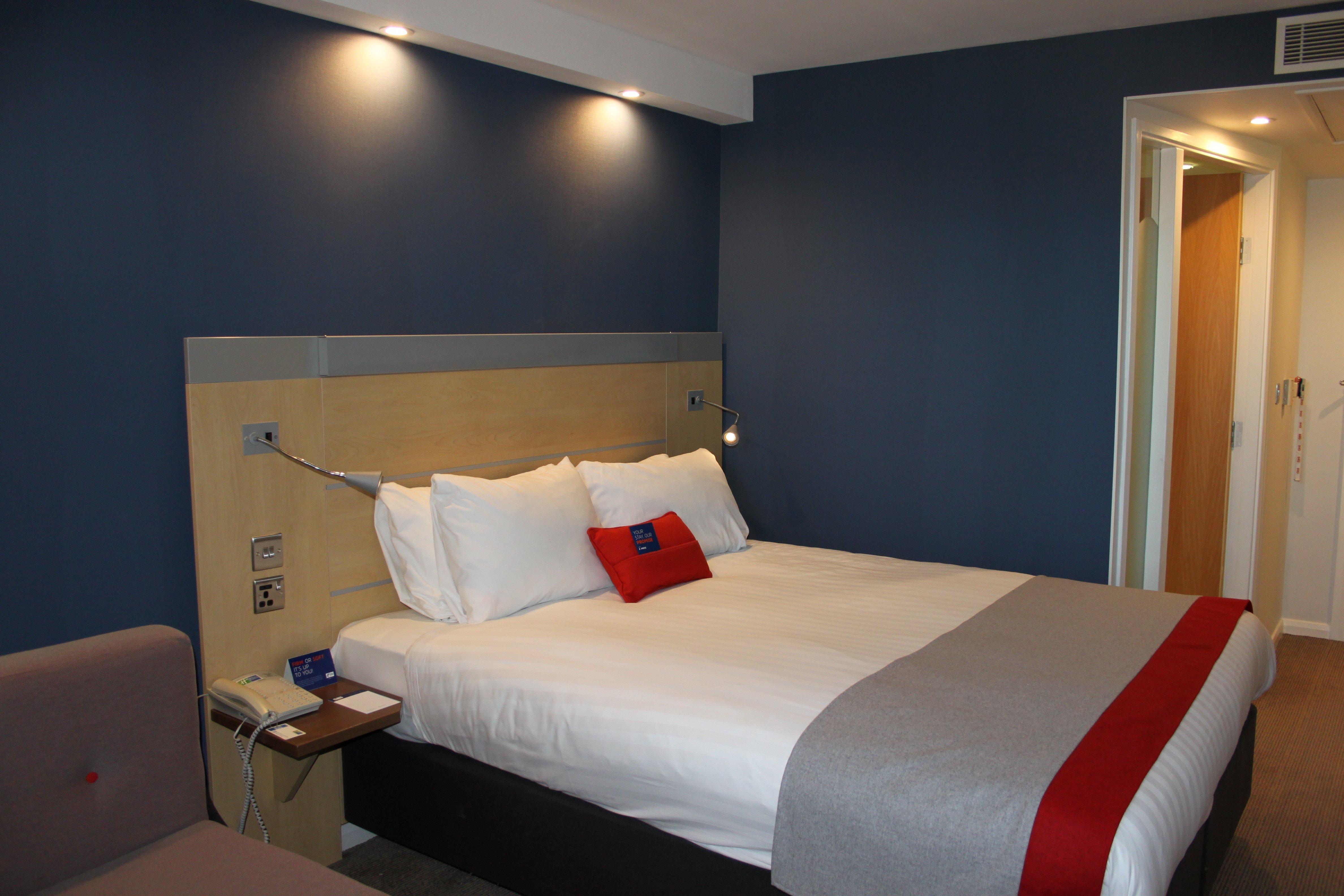 Holiday Inn Express Cardiff Airport, An Ihg Hotel Esterno foto