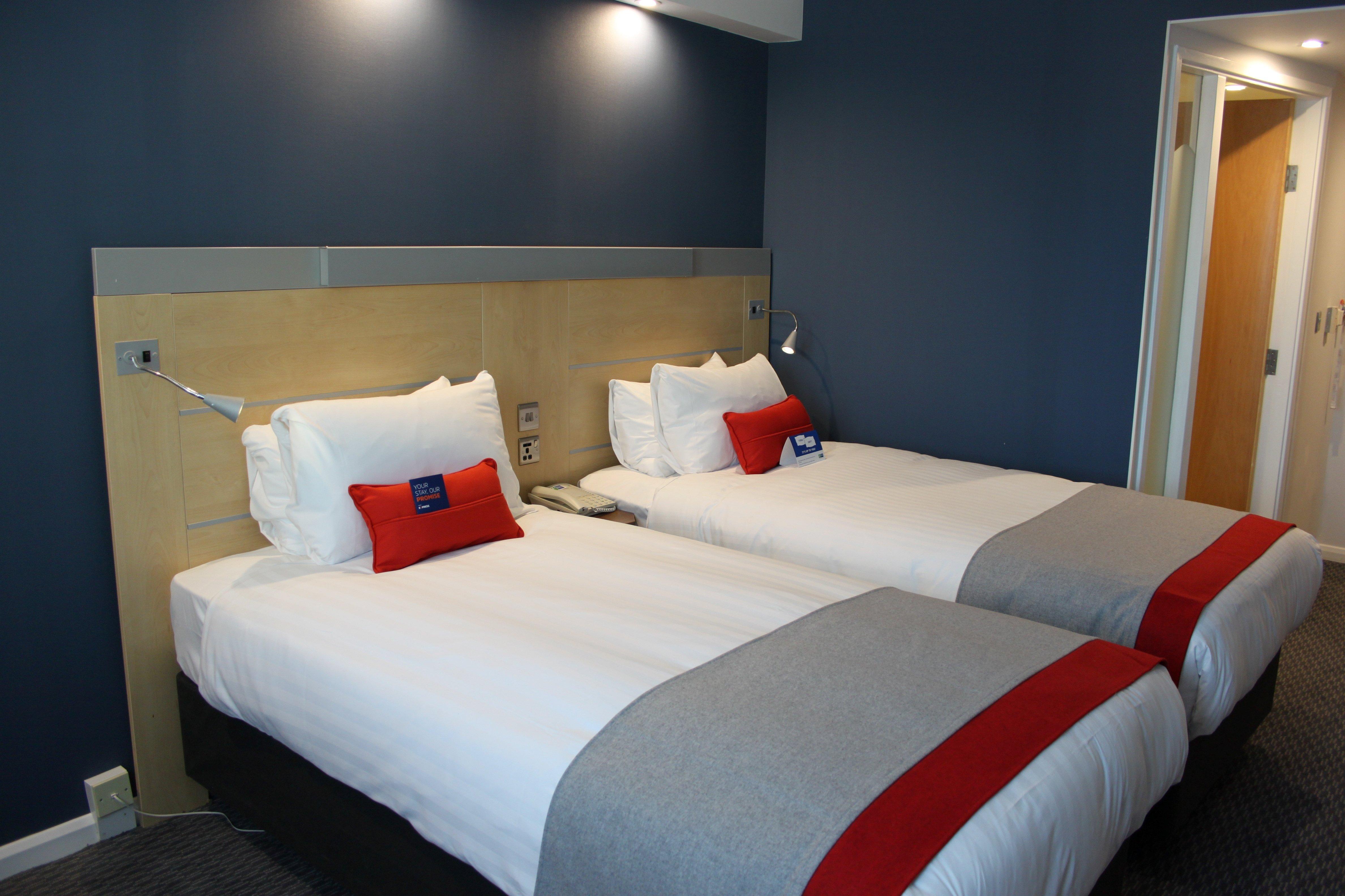 Holiday Inn Express Cardiff Airport, An Ihg Hotel Esterno foto