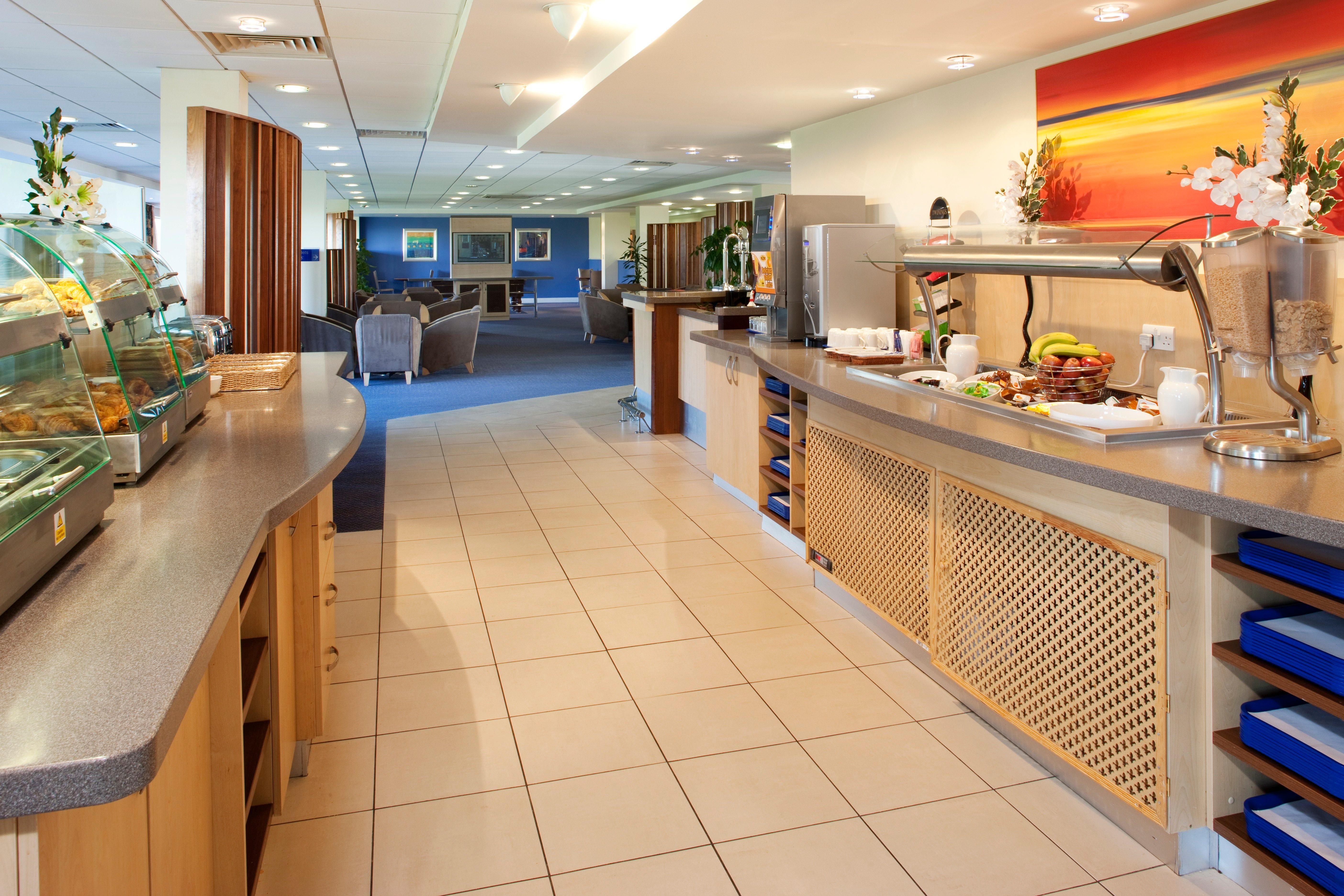 Holiday Inn Express Cardiff Airport, An Ihg Hotel Esterno foto