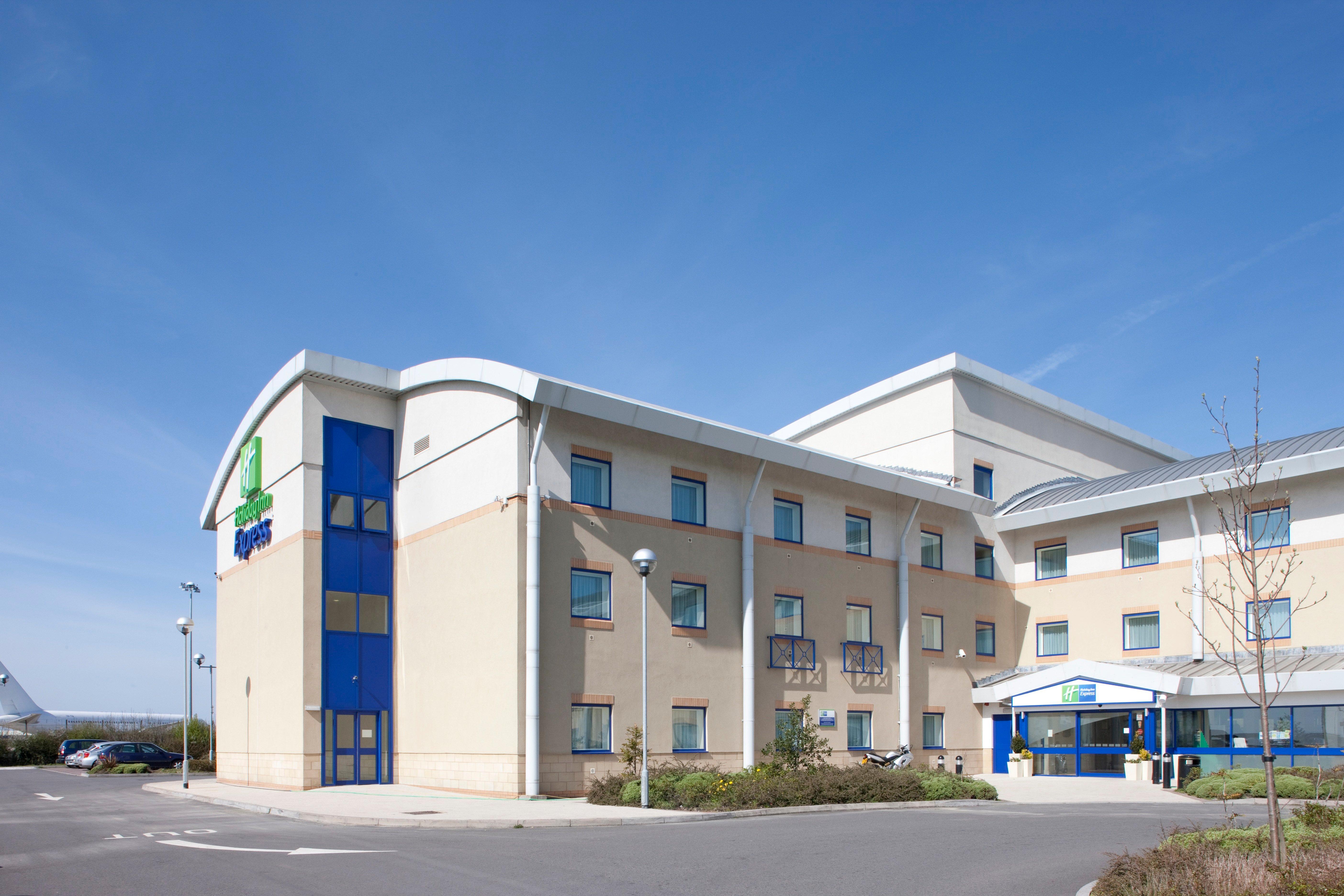 Holiday Inn Express Cardiff Airport, An Ihg Hotel Esterno foto