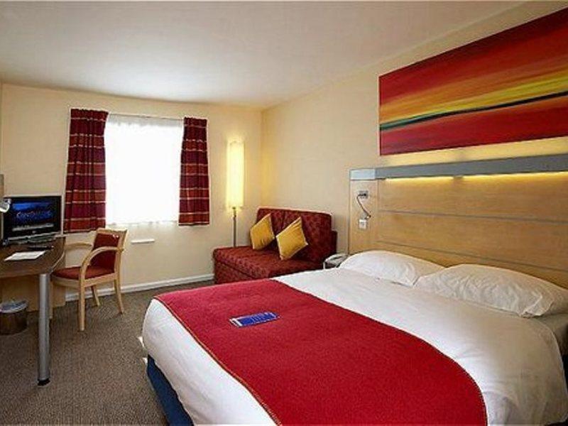 Holiday Inn Express Cardiff Airport, An Ihg Hotel Esterno foto