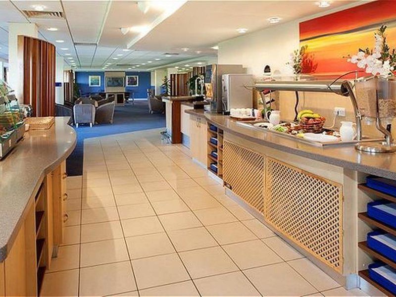 Holiday Inn Express Cardiff Airport, An Ihg Hotel Esterno foto