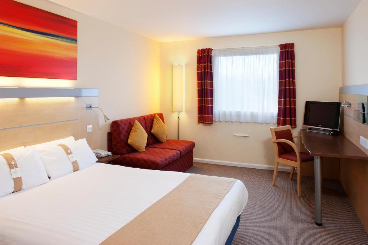 Holiday Inn Express Cardiff Airport, An Ihg Hotel Esterno foto